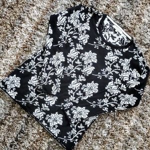Cocogio•Black and white floral pattern